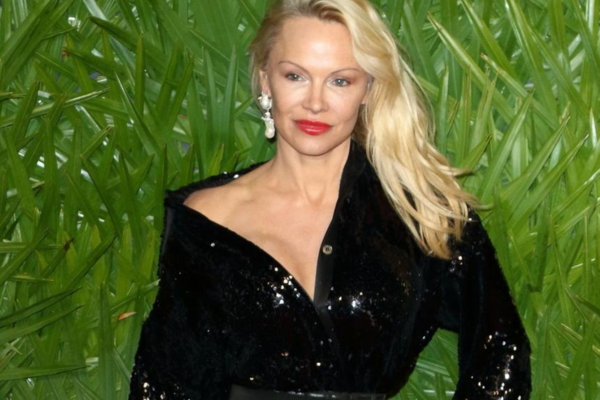 Pamela Anderson Net Worth 2022